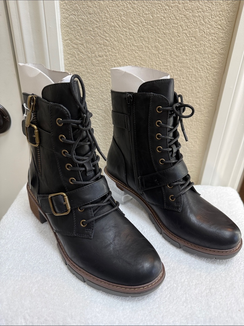 Women's Black Lace-Up Combat Rocker Biker Boots with Buckle Accent size 8 NEW